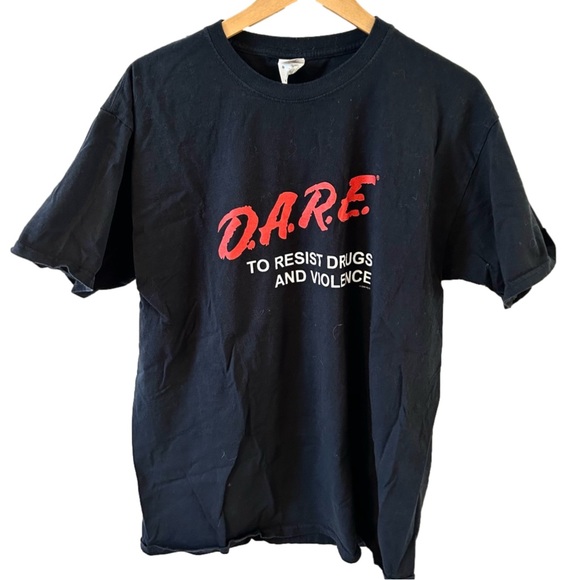 Source Unknown Other - VINTAGE DARE to resist drugs and violence Men’s Large Tee